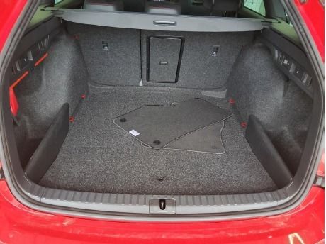 Fahrzeugabbildung SKODA Octavia Combi RS 4x4 CHALLENGE HEADUP pACC AHZV