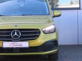 Mercedes-Benz T 180 Alcantara Sitzheizung Navigation Kamera - mit Benzin-Antrieb: Gelb, Van