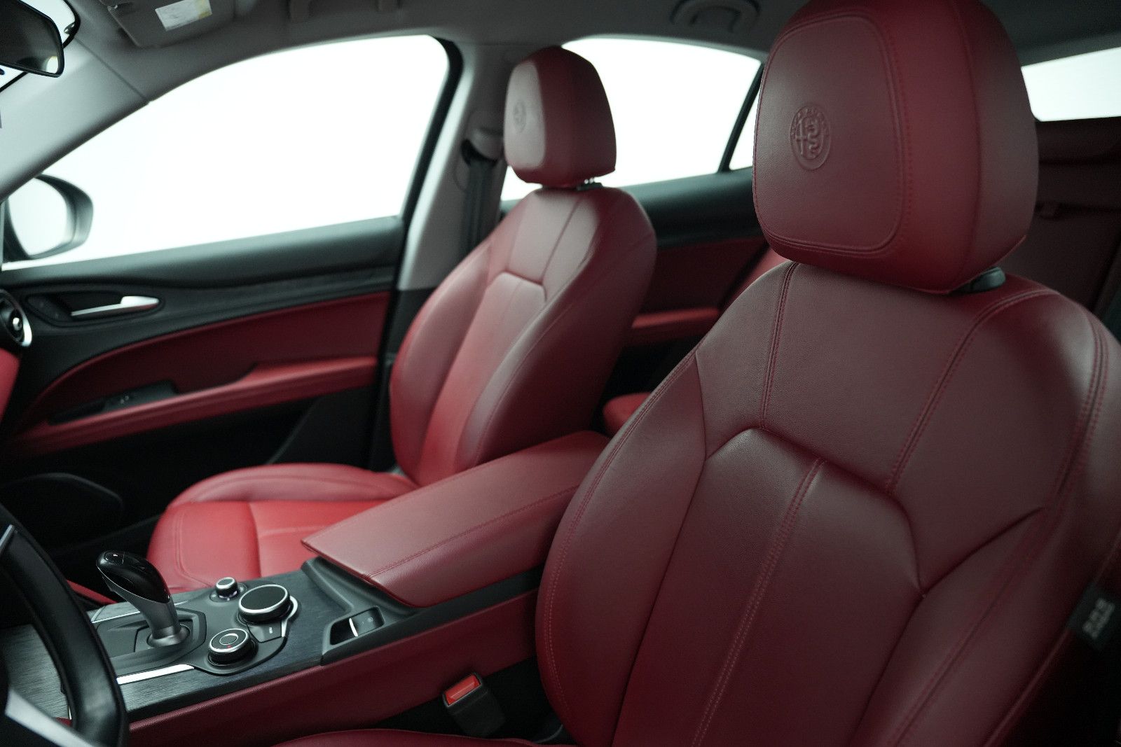 Fahrzeugabbildung Alfa Romeo Stelvio Super Q4/BI-XENON/PDC/AUTOMATIK/SPURHALT