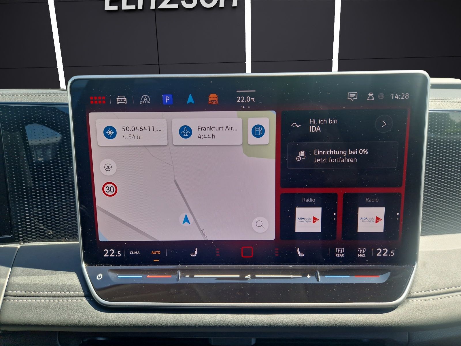 Fahrzeugabbildung Volkswagen Tiguan 2.0 TDI Life DSG LED+ ACC AHK SHZ LRHzg W
