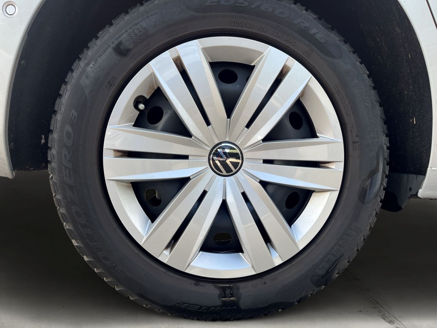 Volkswagen Touran 2.0 TDI Comfortline DCC Keyless AD Navi foto 3