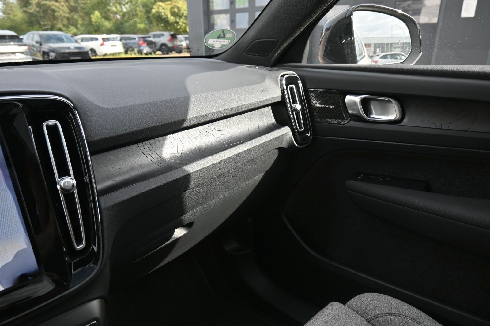 Fahrzeugabbildung Volvo XC40 BEV Ultimate Extend.Range*PANO*RW 565KM*