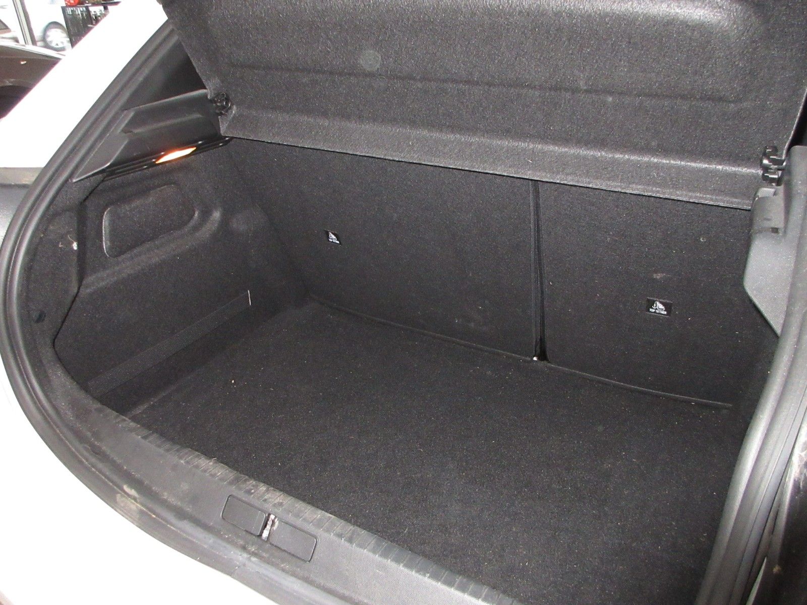 Fahrzeugabbildung Peugeot 208 Allure 1.2T FULL-LED/NAVI/PDC/CAM/ALU