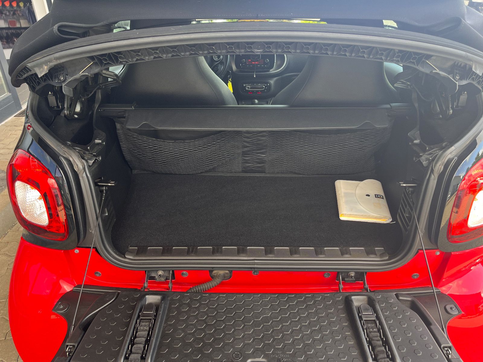 Fahrzeugabbildung Smart ForTwo Cabrio  66 kW Automatik / SHZ