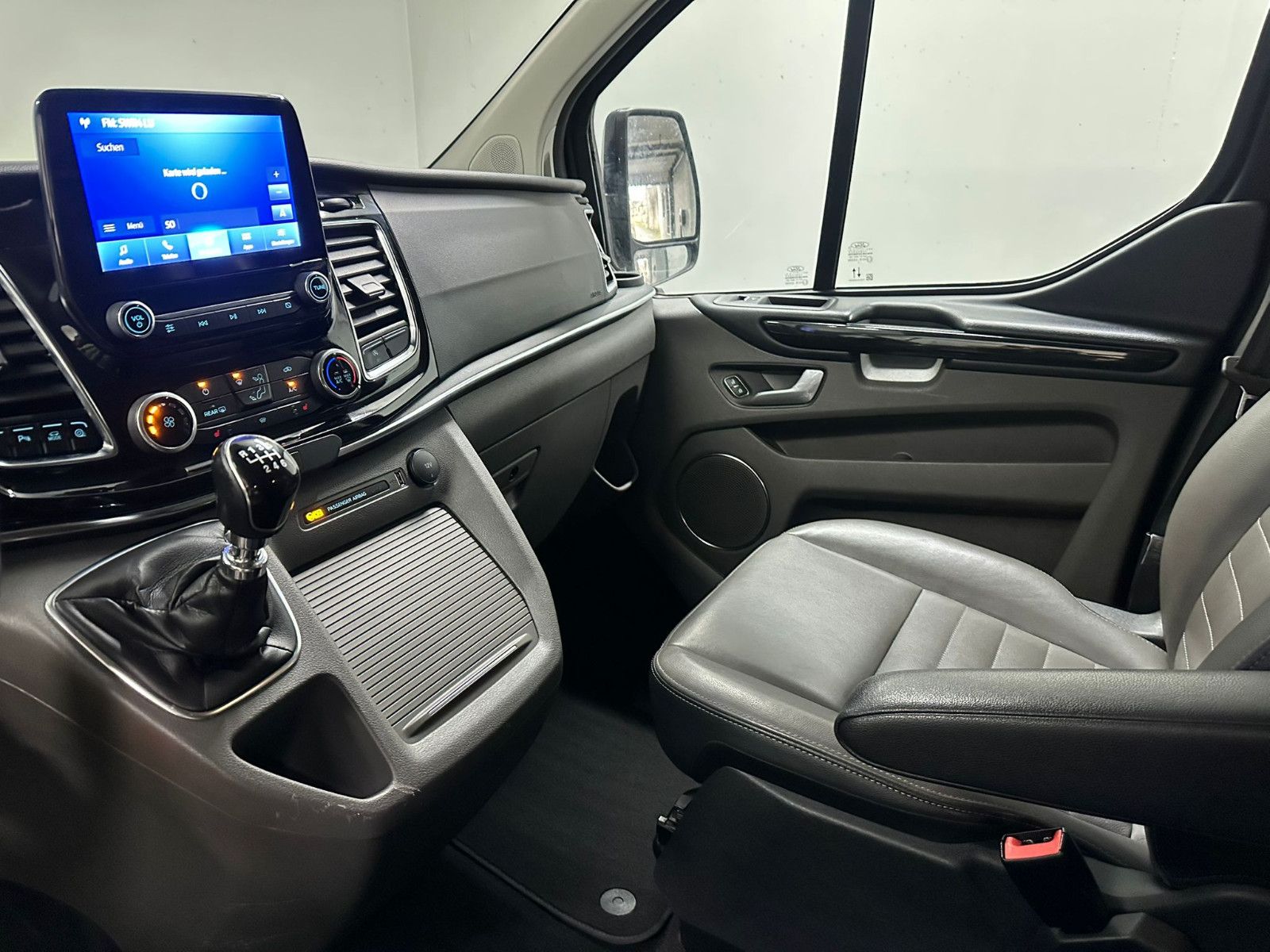 Fahrzeugabbildung Ford Tourneo Custom 320 L2H1*8SITZE*AHK*ACC*SPURH*