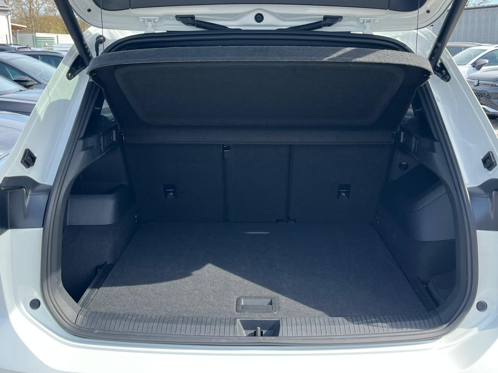 Изображение автомобиля Volkswagen Tiguan 2.0 TDI 4M R-Line PANO*H&amp;K*AHK*MATRIX*20"