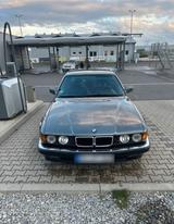 BMW E32 750iL - BMW 750: E32 750i