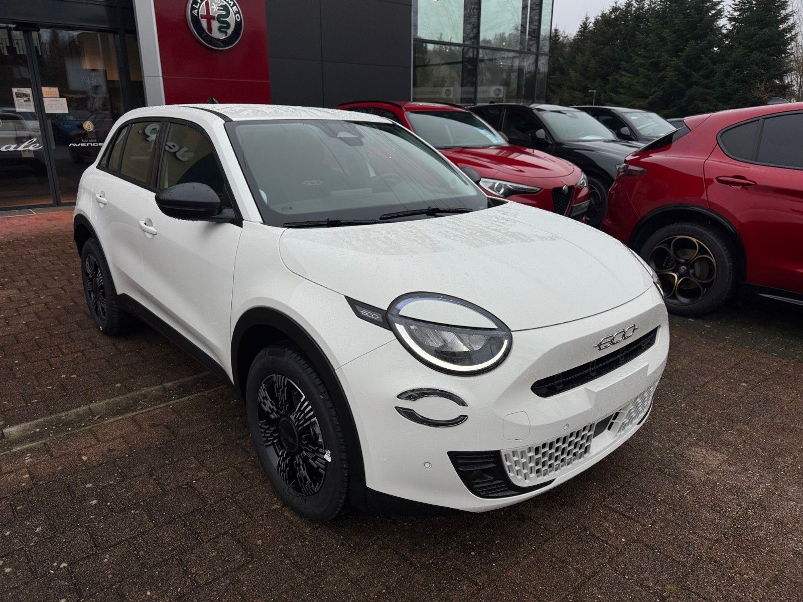 Fahrzeugabbildung Fiat 600 1.2 BUSINESS EDITION NAVI SITZHEIZUNG KLIMA