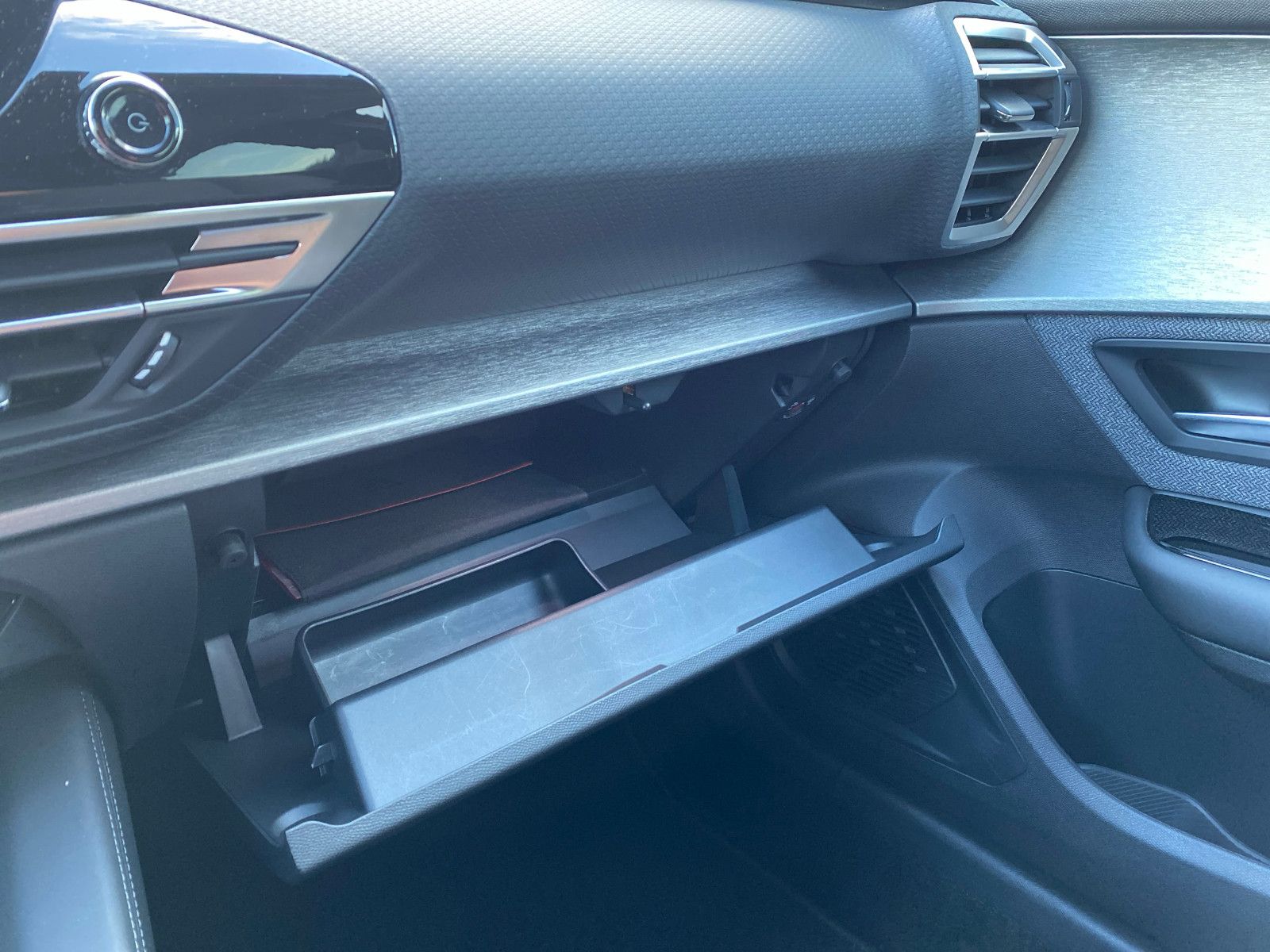 Fahrzeugabbildung Citroën C5 X 130 Automatik FEEL PACK *ACC*Navi*19Zoll*