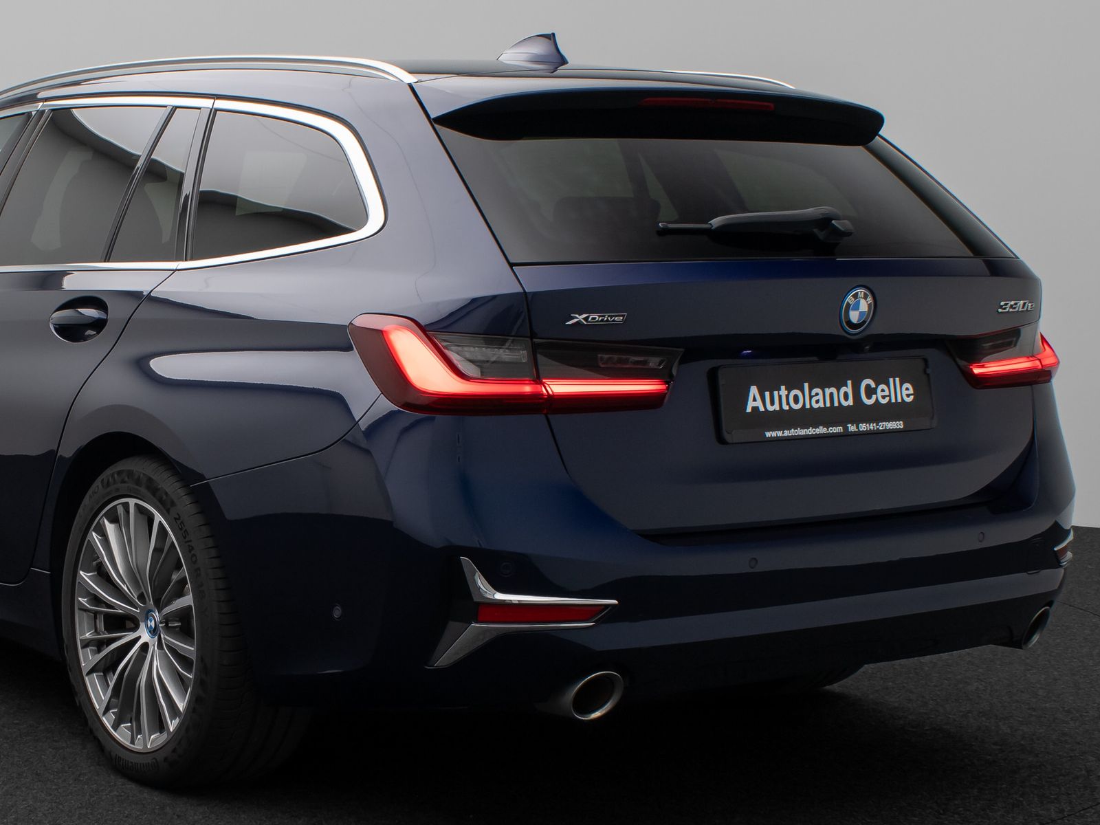 Fahrzeugabbildung BMW 330e xD Luxury Line Panorama HUD Individual Voll