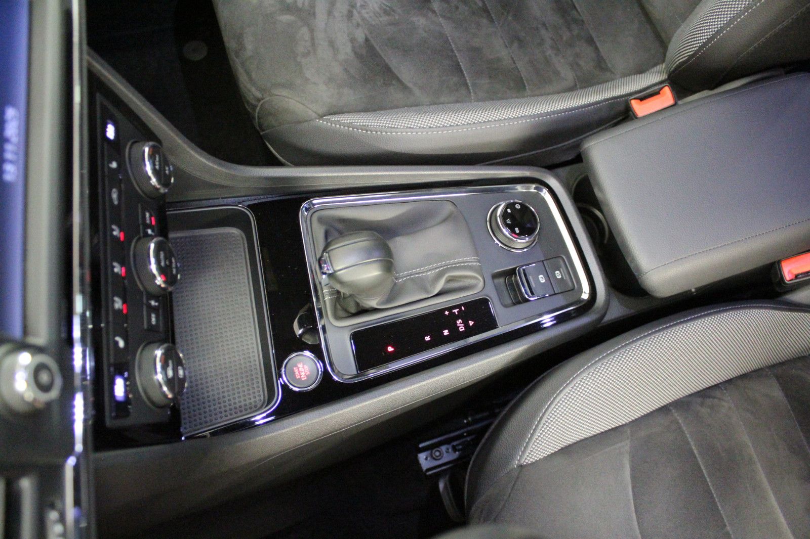 Fahrzeugabbildung SEAT Ateca 1.5 TSI ACT 110kW Xcellence DSG *Winterräd