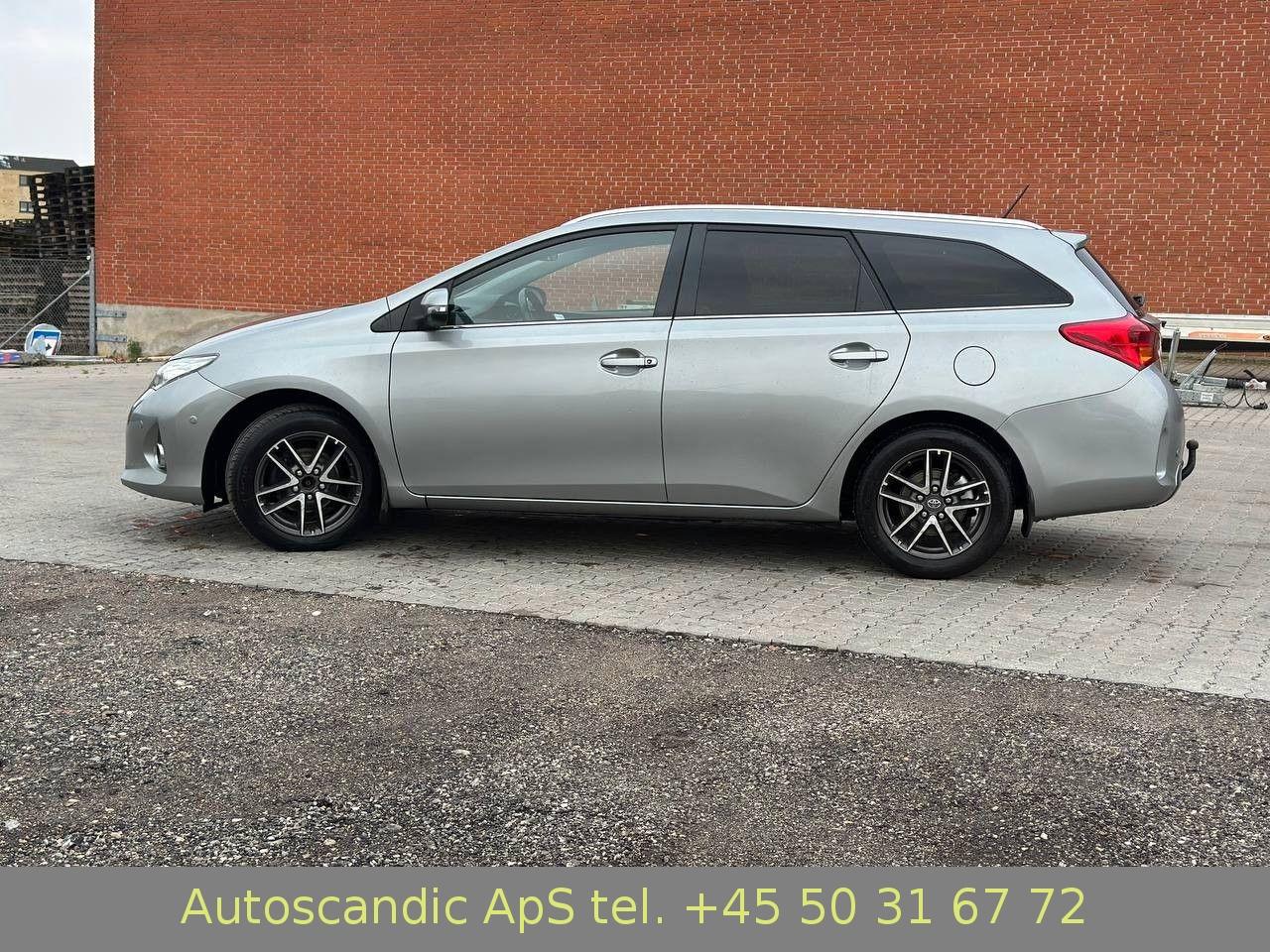 Toyota Auris 2014 — photo 16