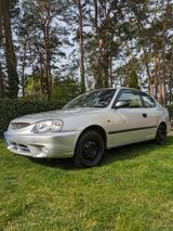 Hyundai Accent 1.3 L L - gebrauchte Hyundai Accent aus dem Jahr 2000
