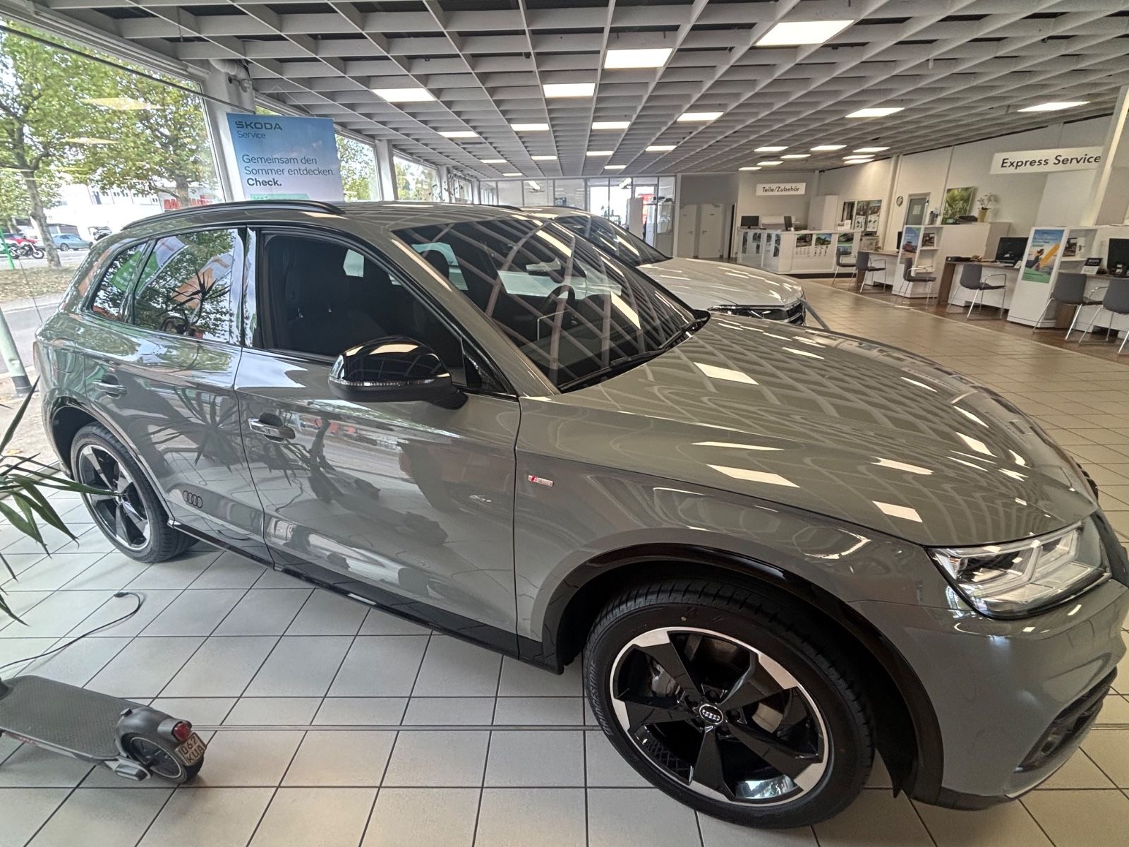 Fahrzeugabbildung Audi Q5 40 TDI quattro KAM NAV S-LINE