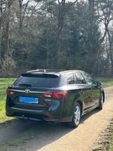 Toyota Avensis 1,8-l-Valvem. Team D T. Sports Team ... - Toyota Avensis: Sport