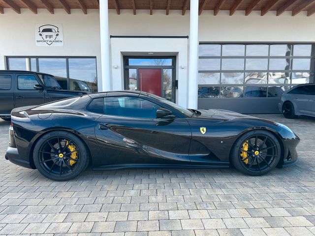 Ferrari 812 GTS#Carbon#gelbe Nähte#LED-Lenkrad#Beifahrer