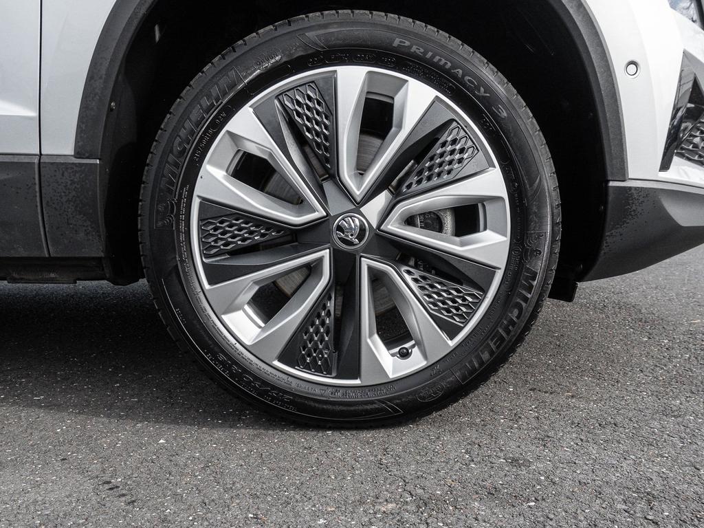 Skoda Karoq 2022 г. Серебристый, пробег 53554 км