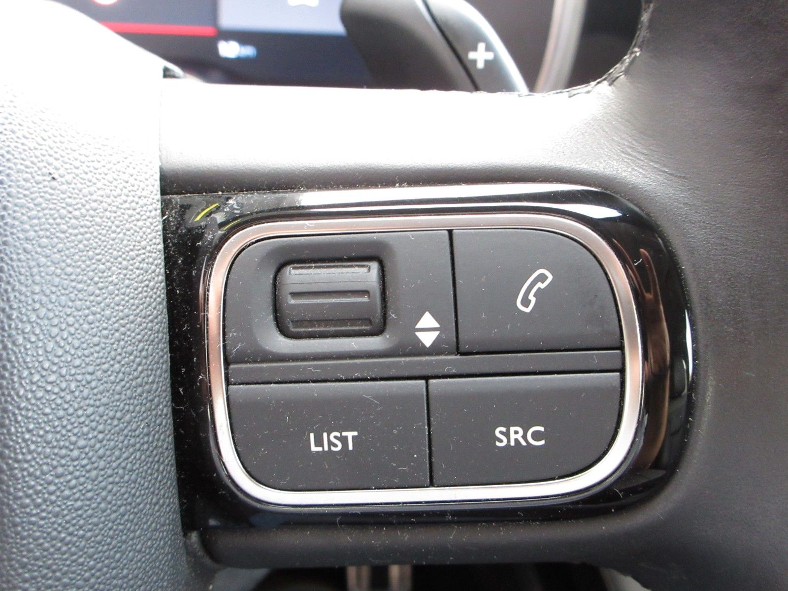 Fahrzeugabbildung Citroën C5 Aircross 1.2T LED/NAVI/SHZ/LEDER/R´CAM