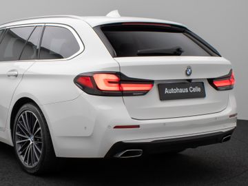 Fahrzeugabbildung BMW 520d Luxury Line Kamera HUD DAB AHK Alarm 19Zoll