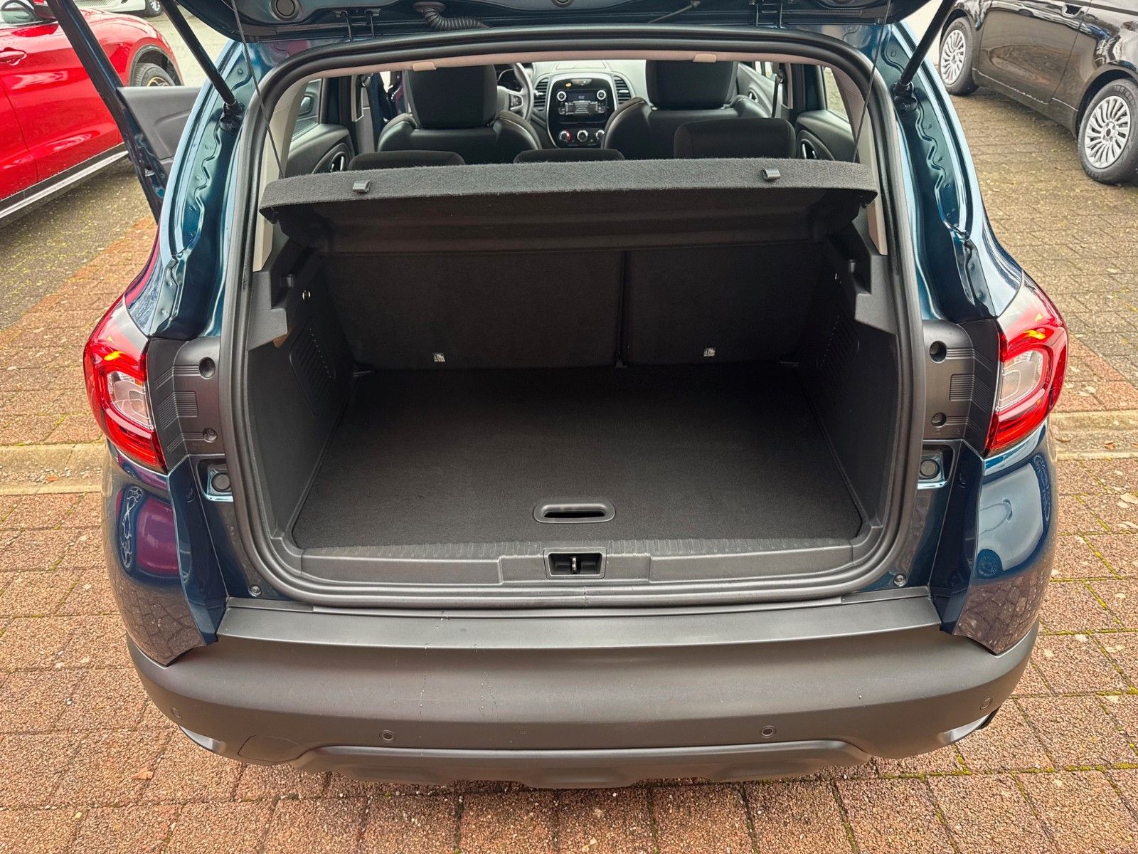 Fahrzeugabbildung Renault Captur Limited Radio Klima LED Tagfahrlicht