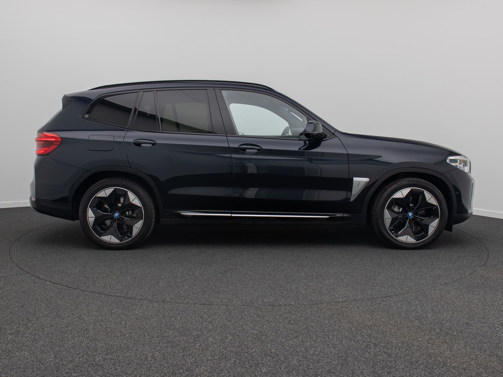 Fahrzeugabbildung BMW iX3 IMPRESSIVE HUD 360°DAB H/K 20Zoll Sport Alar