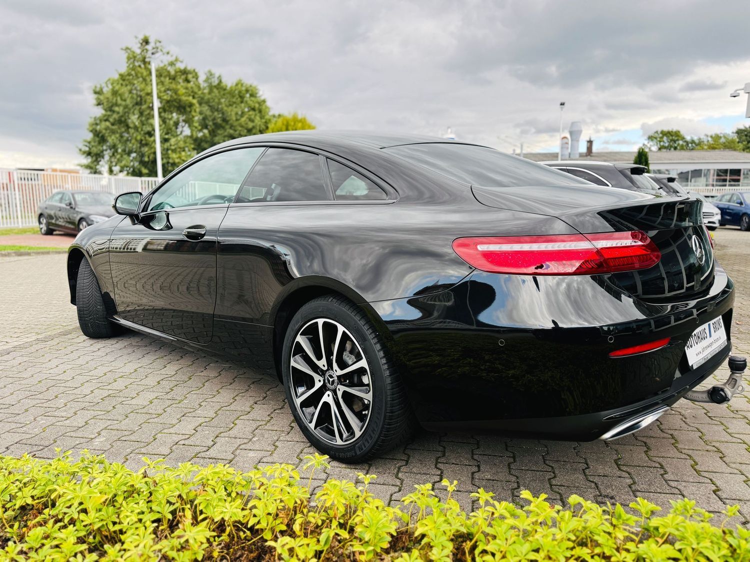 Fahrzeugabbildung Mercedes-Benz E 200 Coupé AVANTGARDE, AHK schw., RFK, Totw., L