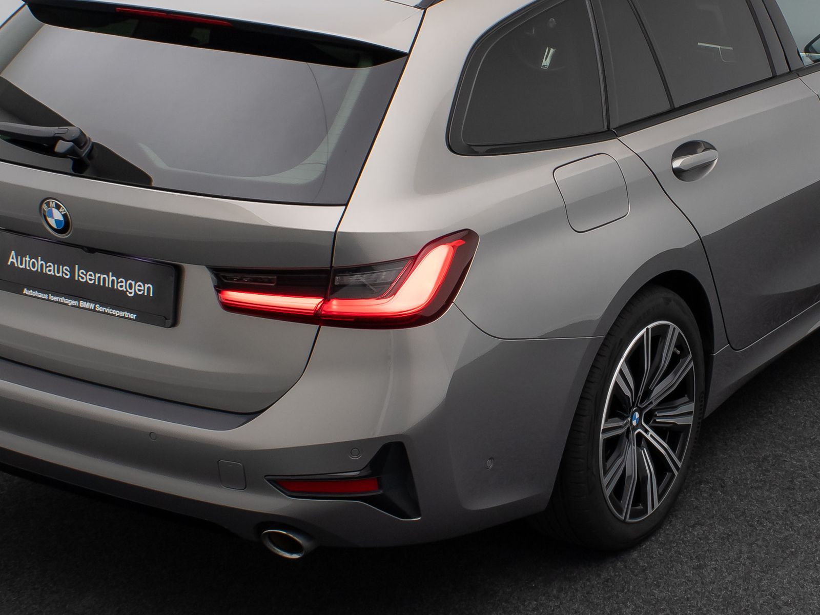 Fahrzeugabbildung BMW 320d xD Sport Line H/K DAB AHK Kamera 18Zoll