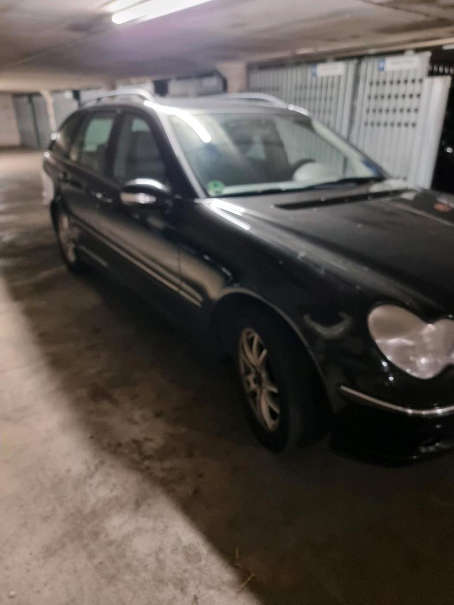 Mercedes-Benz C220 2006 — вигляд ззаду
