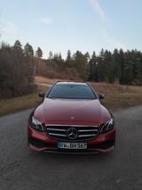 Mercedes-Benz E 220 d T Autom. - - Mercedes-Benz E 220: Rot