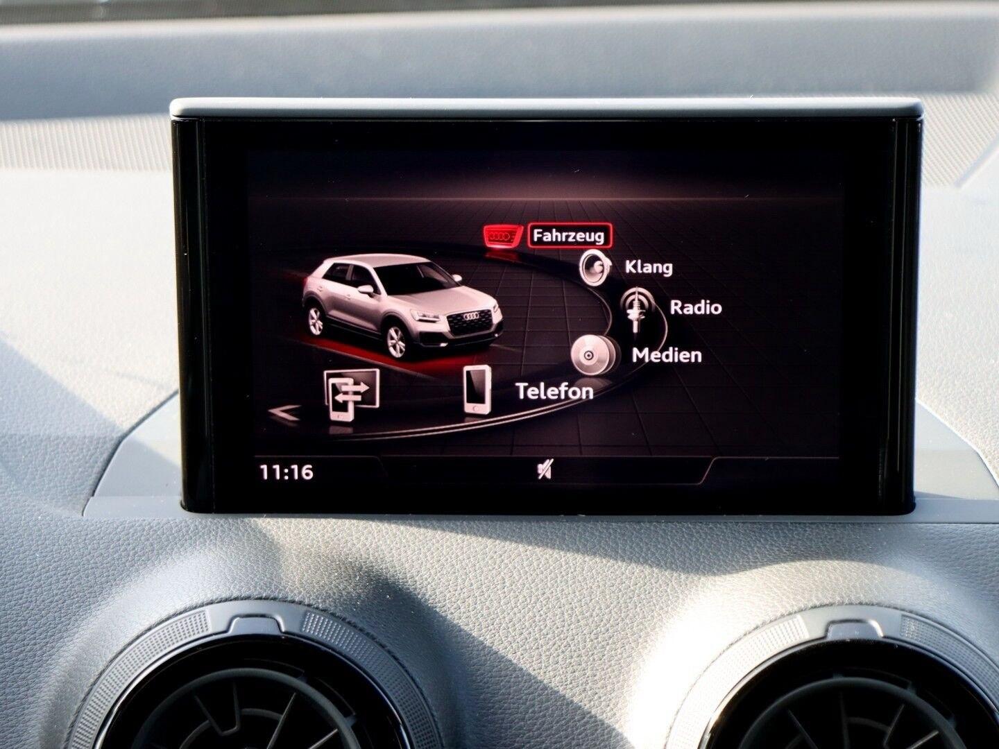 Audi Q2 S-Line, PDC, SHZ