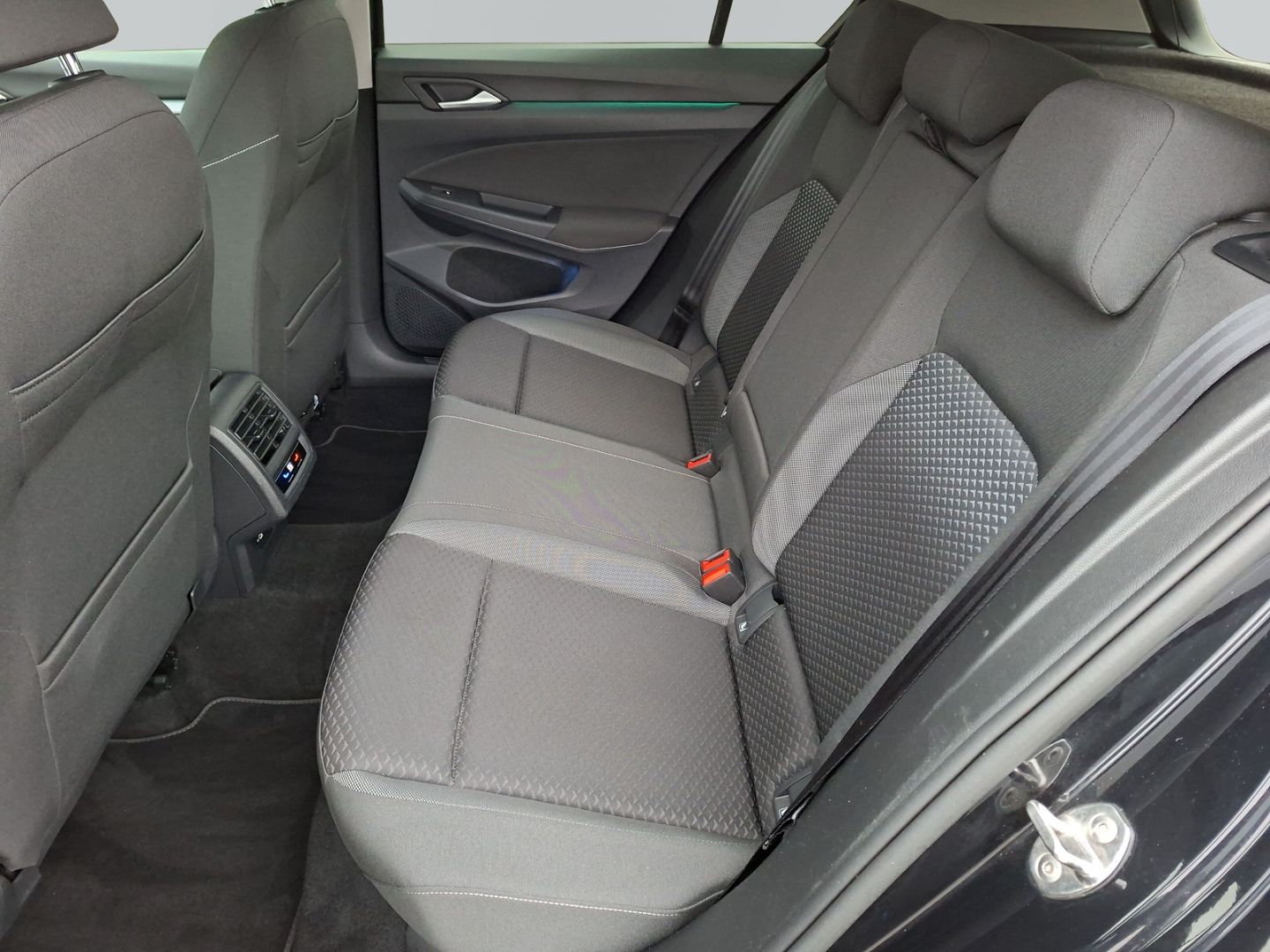 Golf VIII 2.0 TDI DSG Active *AHK*ACC*NAVI*KAMER