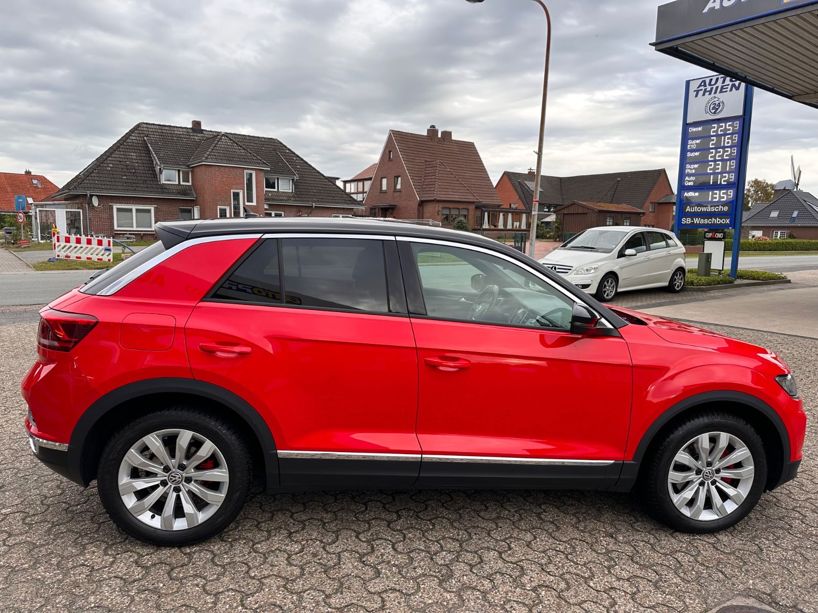 Fahrzeugabbildung Volkswagen T-Roc Sport 2.0 TSI 4Motion DSG LED/ACC/PDC/SHZ