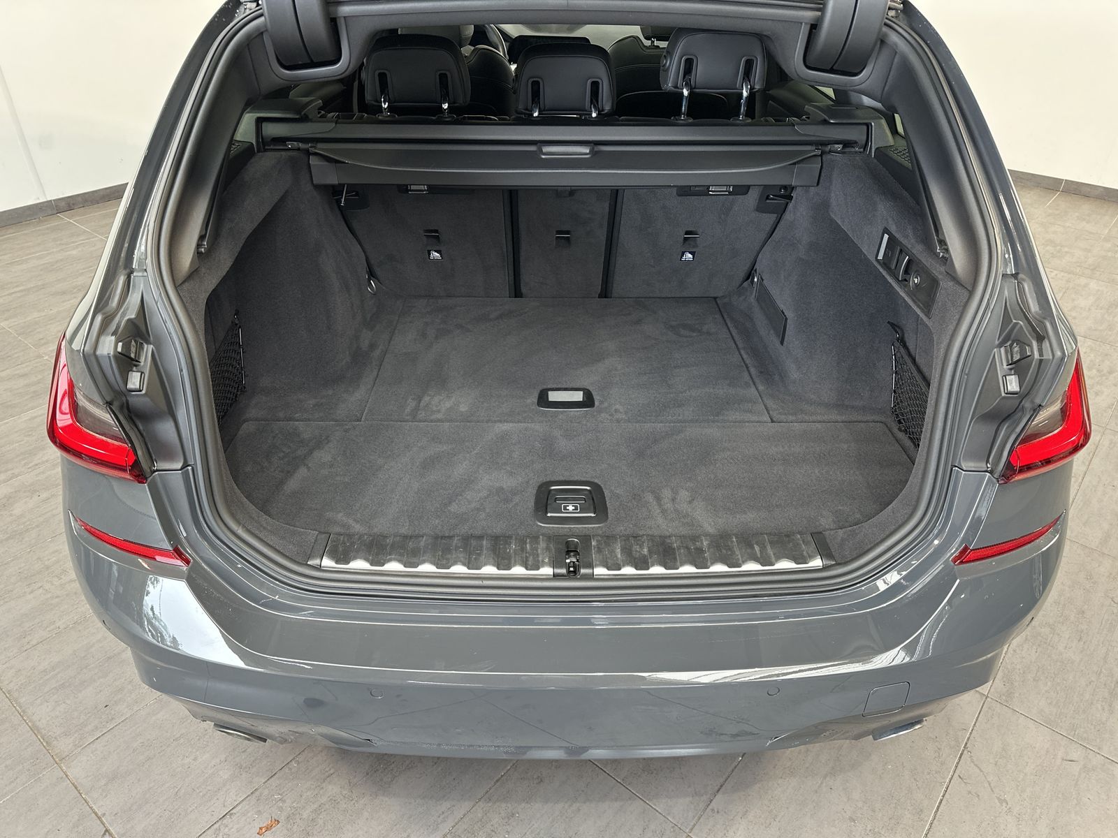 Fahrzeugabbildung BMW 330d Touring M-Sport NAV+LED+AHK+PANO+H&K+19ZOLL