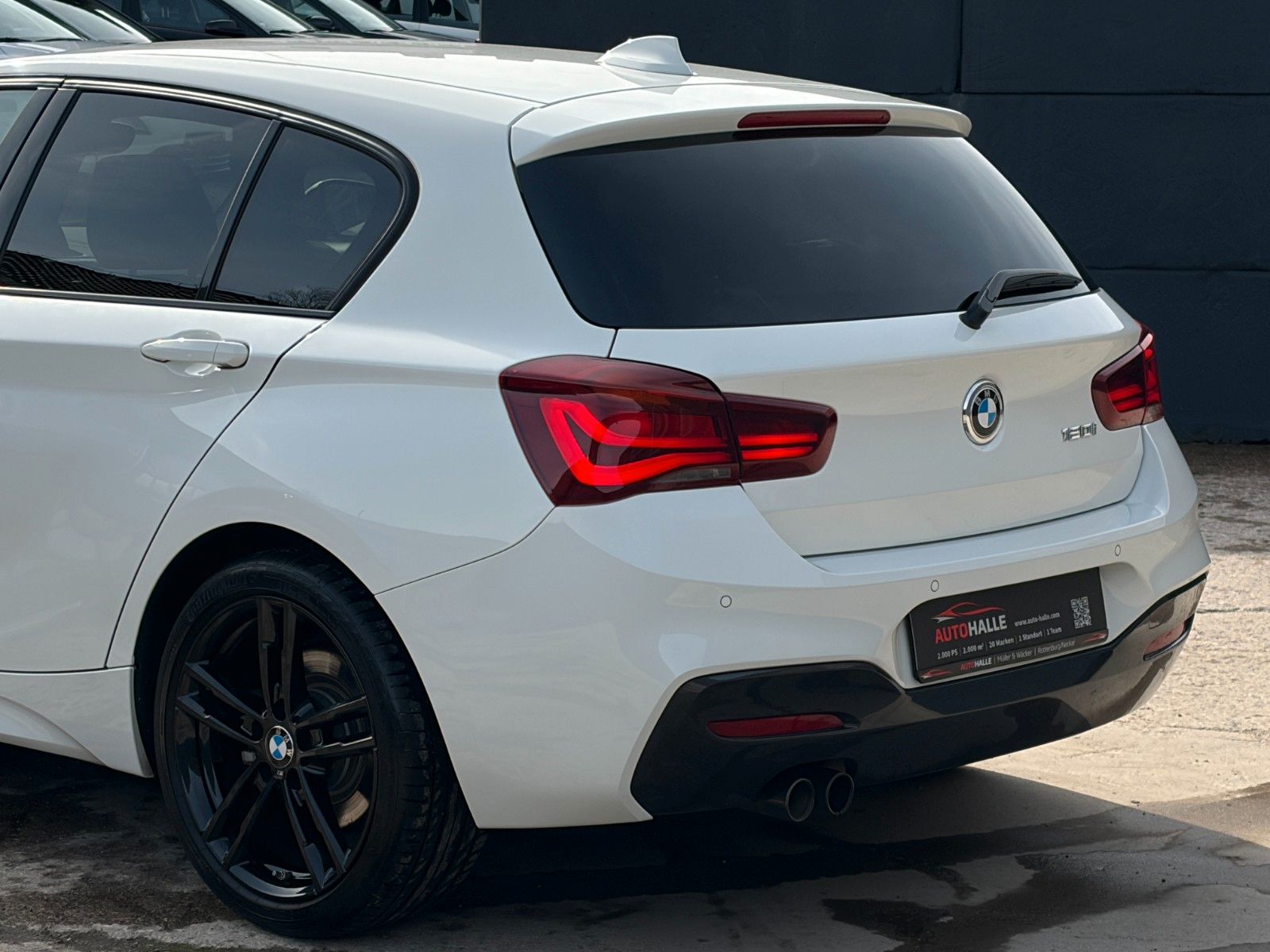 Fahrzeugabbildung BMW 120i M Sport Shadow Aut. SHZ PDC LED Navi TEMP