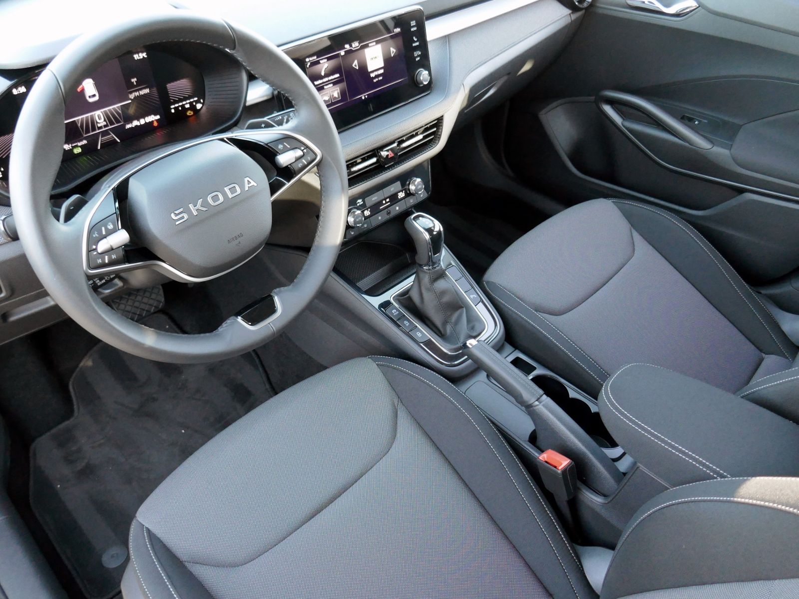 Fahrzeugabbildung SKODA Fabia Selection 1.0 TSI | LED RFK ACC App
