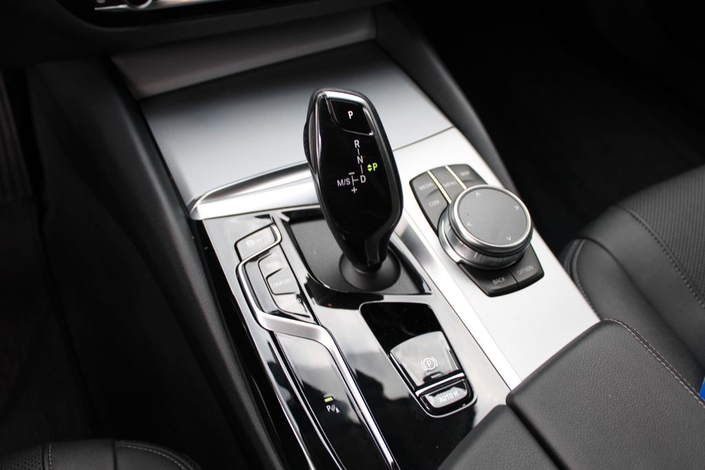 BMW 520d xDrive Touring AUT LED AHK NAVI LEDER LIVE