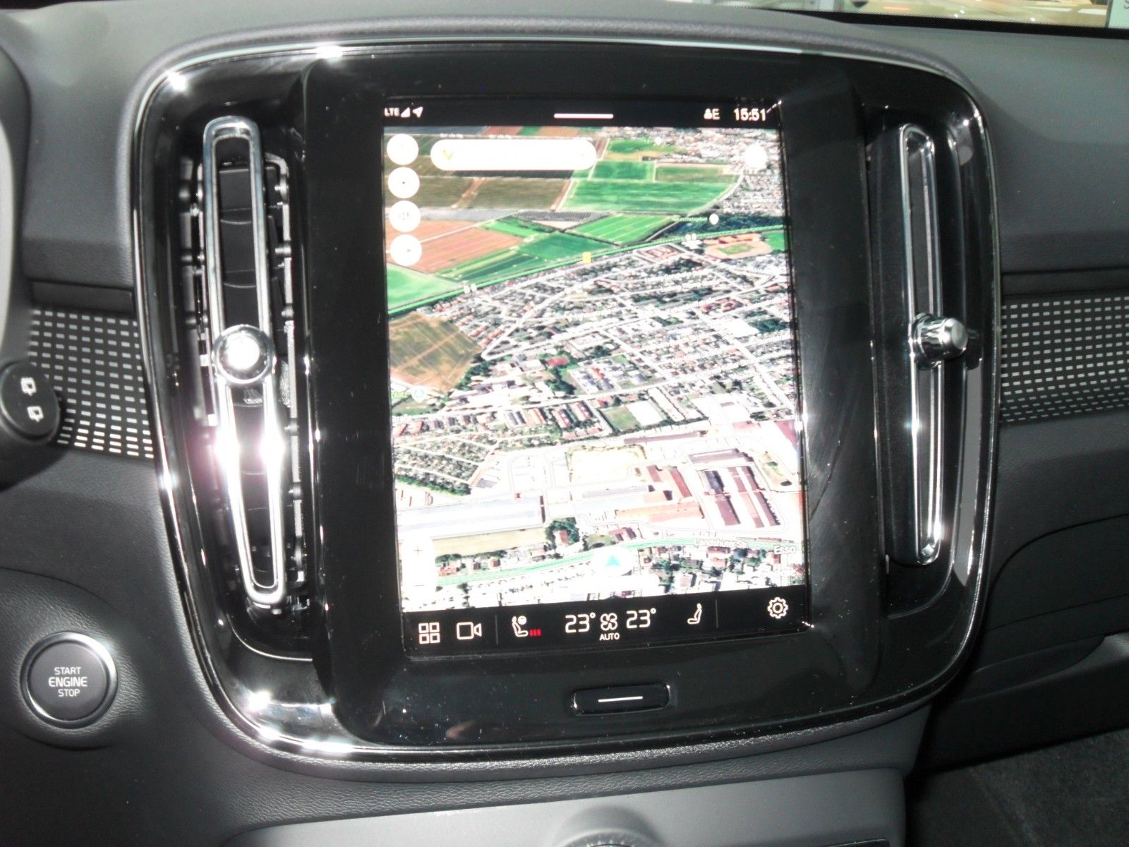 Fahrzeugabbildung Volvo XC40 B4 Plus Black Edition | 360° | Pamora.