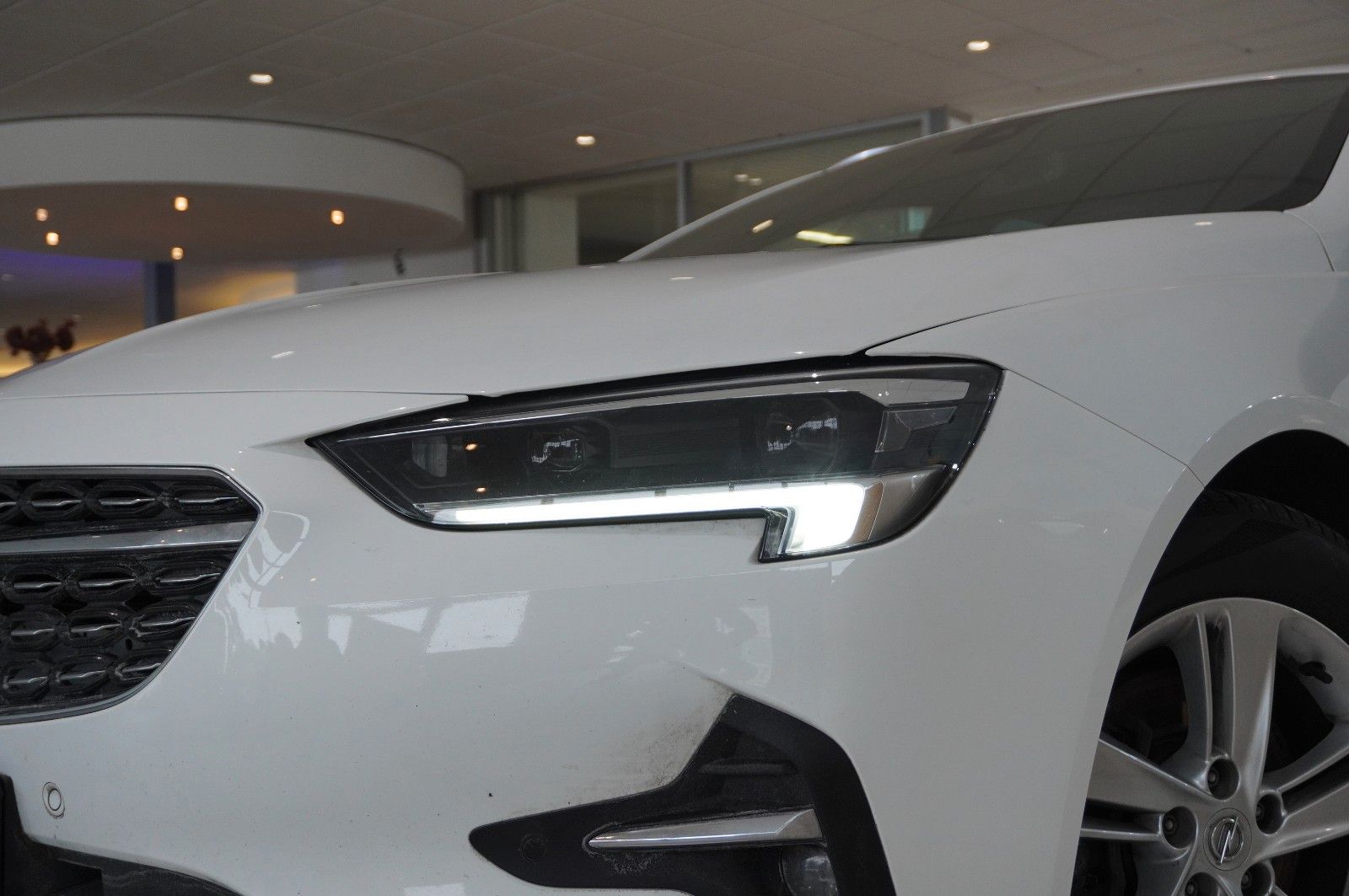 Fahrzeugabbildung Opel Insignia B ST 2.0D BUSINESS NAVI/HUD/KAMERA/AHK