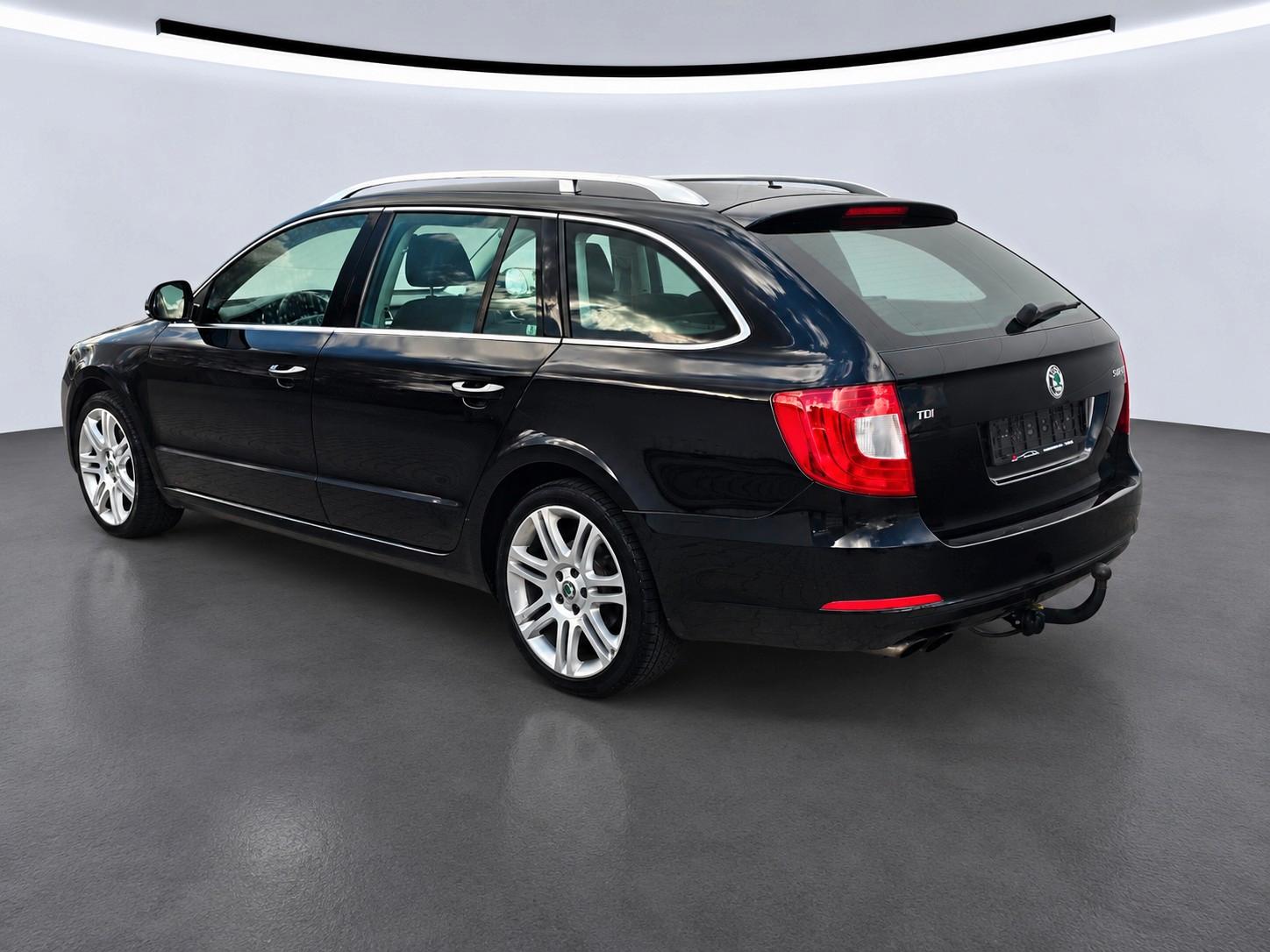 Skoda Superb 2011 — салон