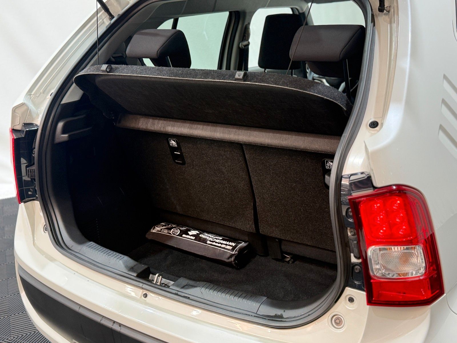 Fahrzeugabbildung Suzuki Ignis Comfort + / NAVI / CAR PLAY / SITZHEIZUNG