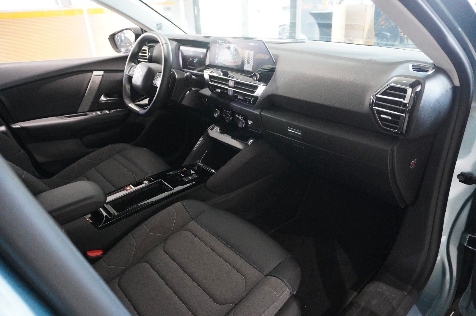 Fahrzeugabbildung Citroën C4 Lim. 1.2T PLUS NAVI/LED/KAMERA/SPORT /VIRTU.