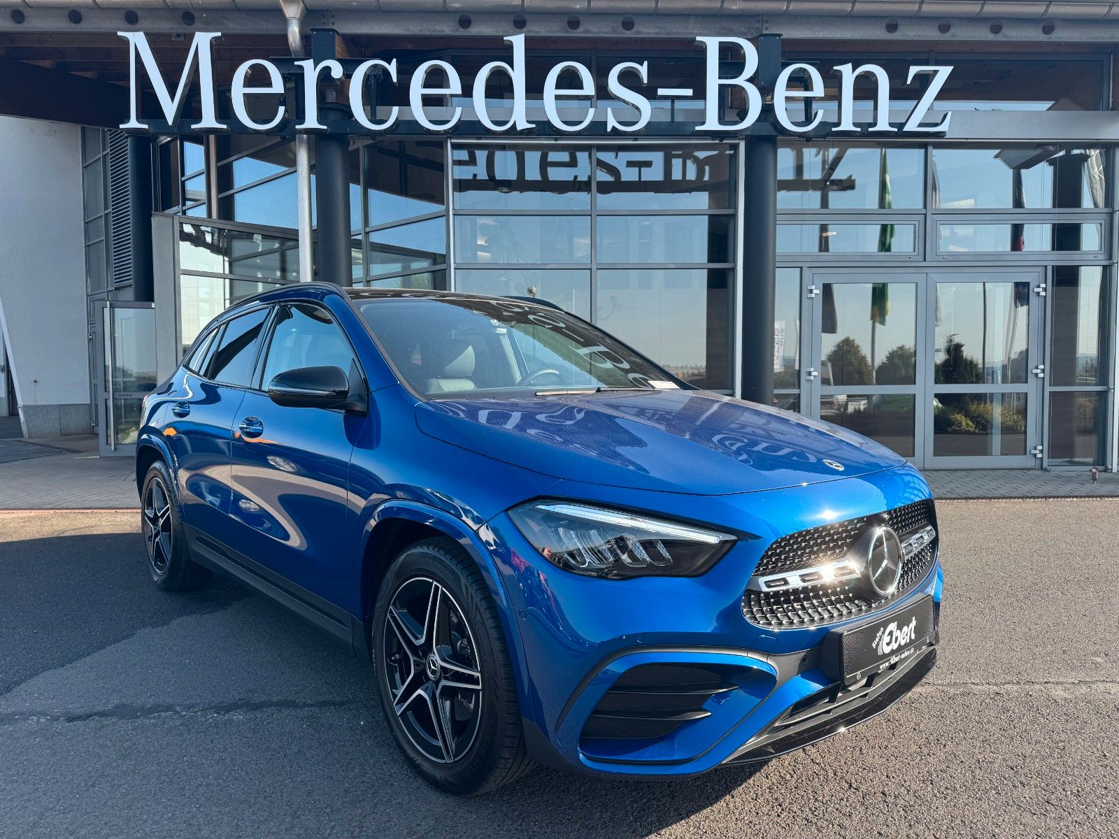 Fahrzeugabbildung Mercedes-Benz GLA 200 AMG+PANO+DistrPlus+RFK+Night