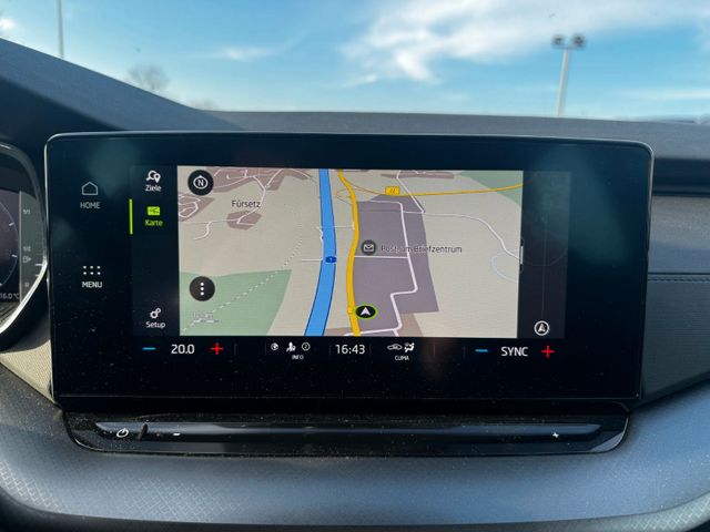 Fahrzeugabbildung Skoda Octavia Combi 2,0 TDI DPF >NAV/LED/PDC/SmartLink