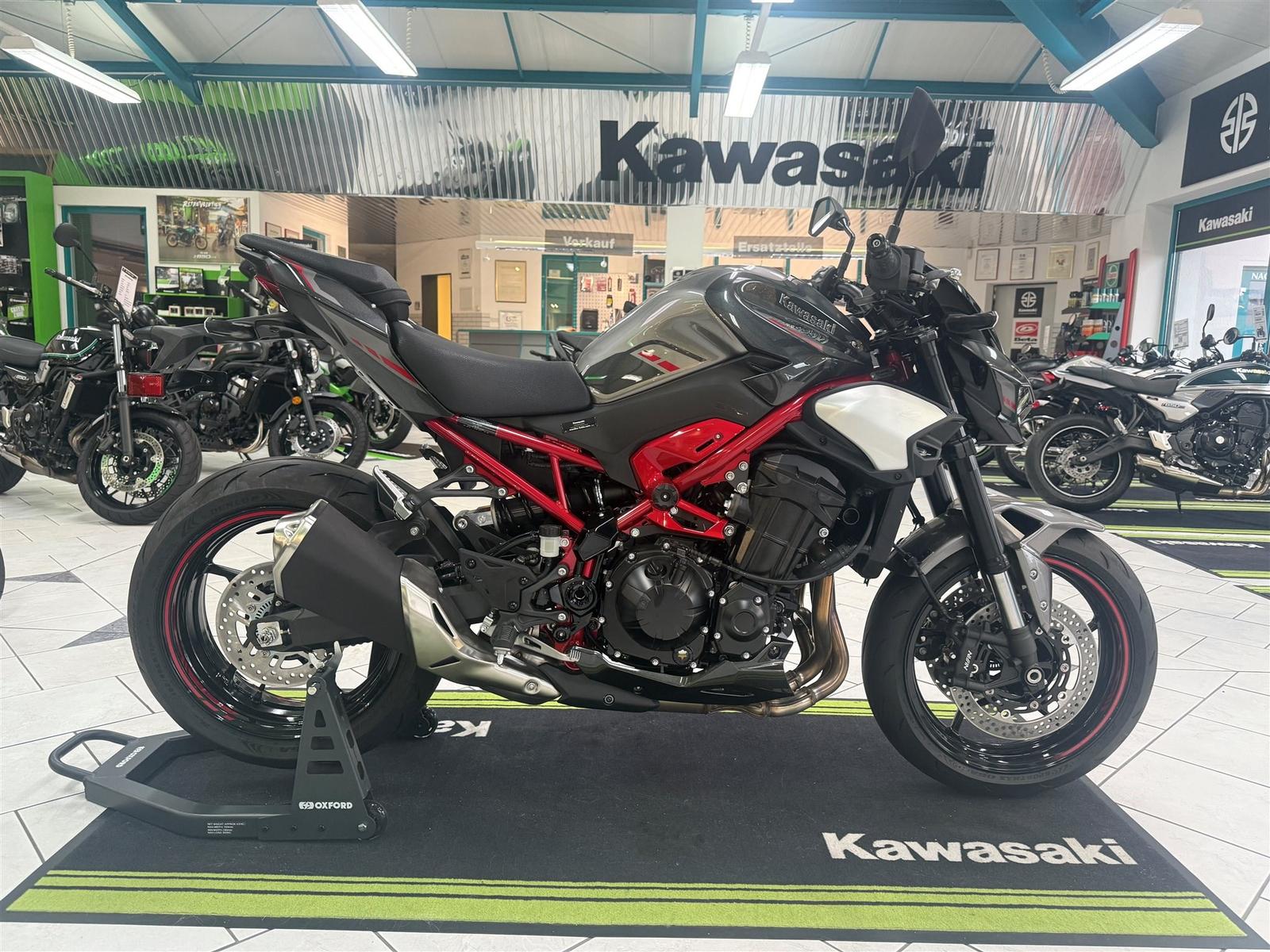 Kawasaki Z900 70kW NEU Modelljahr 2025