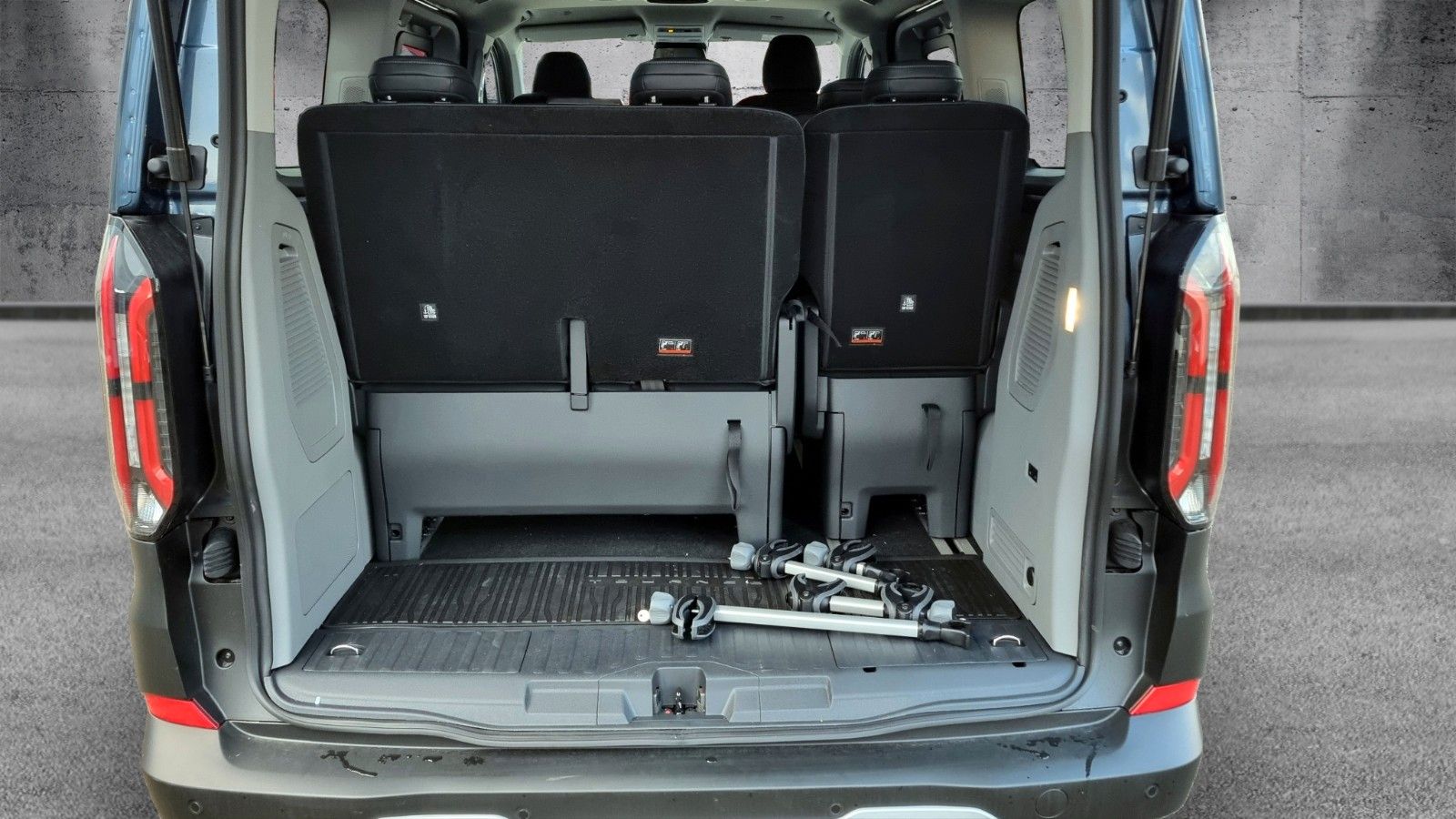 Fahrzeugabbildung Ford Tourneo Custom 2.0 125kW 320 L1 Active