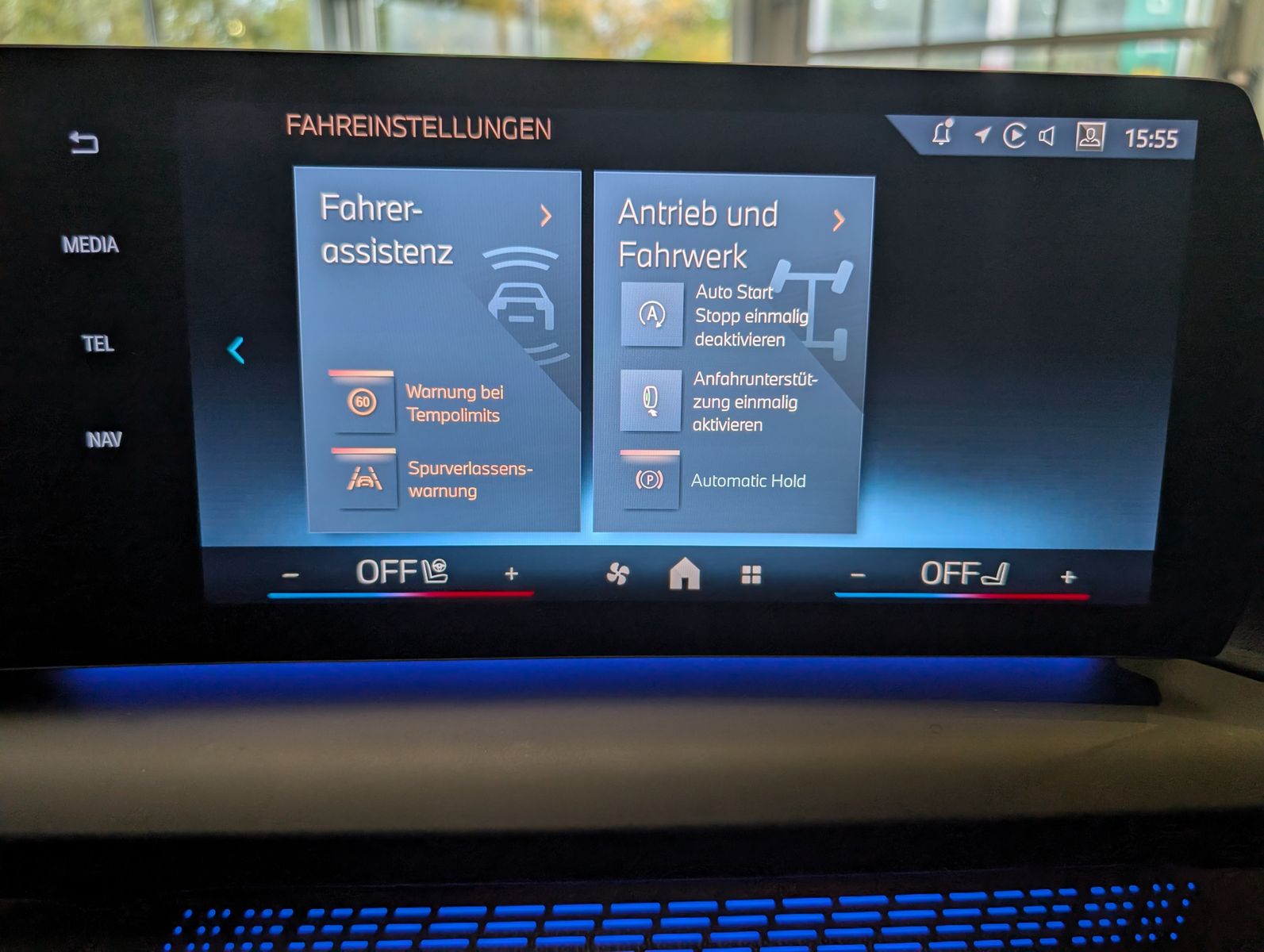 Fahrzeugabbildung BMW 123 i xDrive M-Sport Massag H/K Kamera Pano AHK