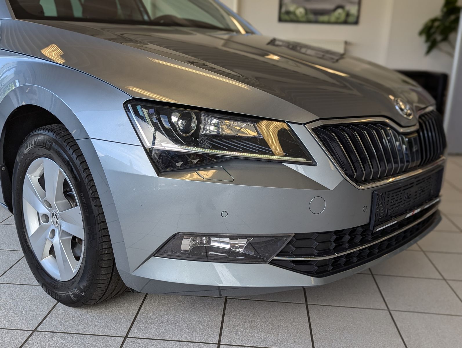 SKODA Superb 1.8 TSI Ambition Bi-Xen SHZ Tempomat AHK - Image 9