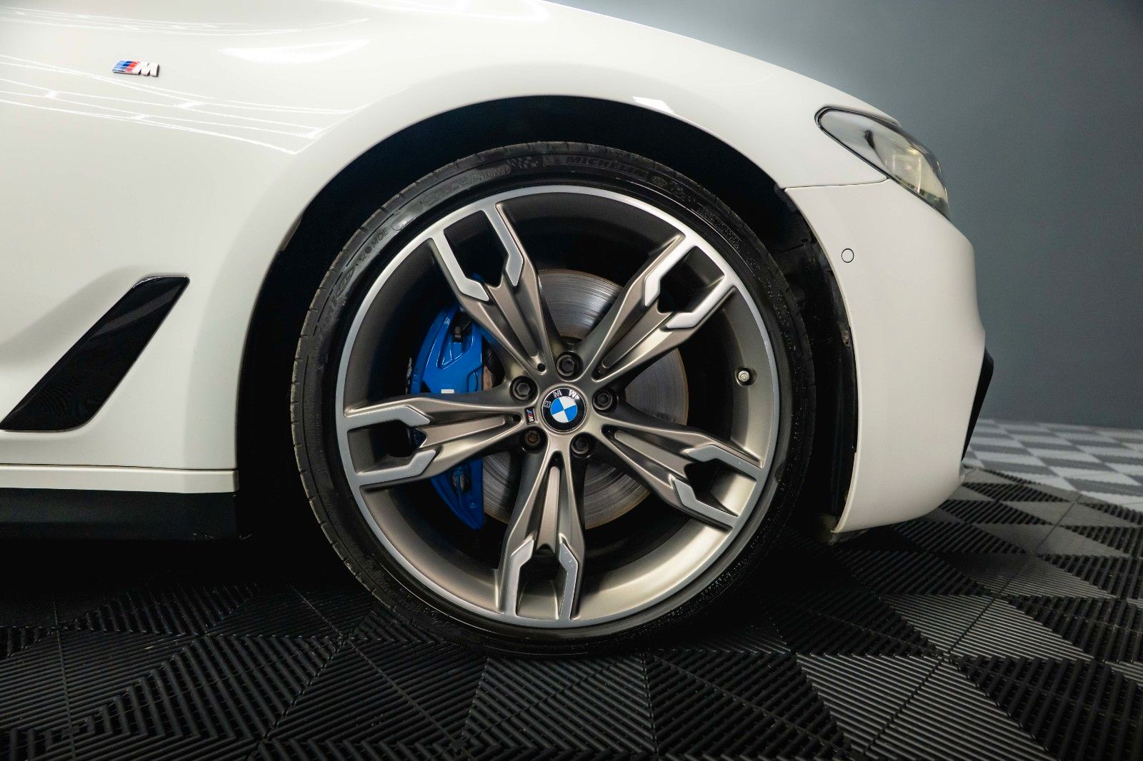 Fahrzeugabbildung BMW M550 i xDrive M-Performance Shadow *ACC*LED*360*