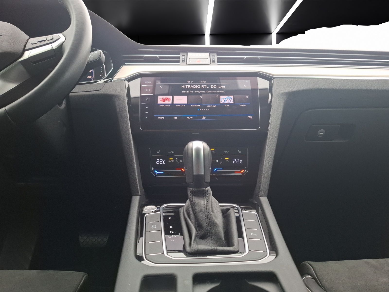 Fahrzeugabbildung Volkswagen Passat Variant TDI Elegance DSG Standhzg. Matrix