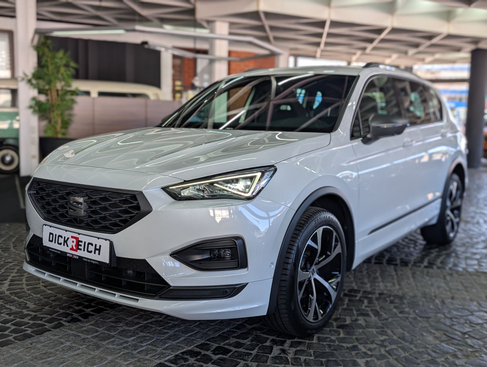 Fahrzeugabbildung SEAT Tarraco FR AHK PANO ACC VIRT APP MEMO BEATS StHz